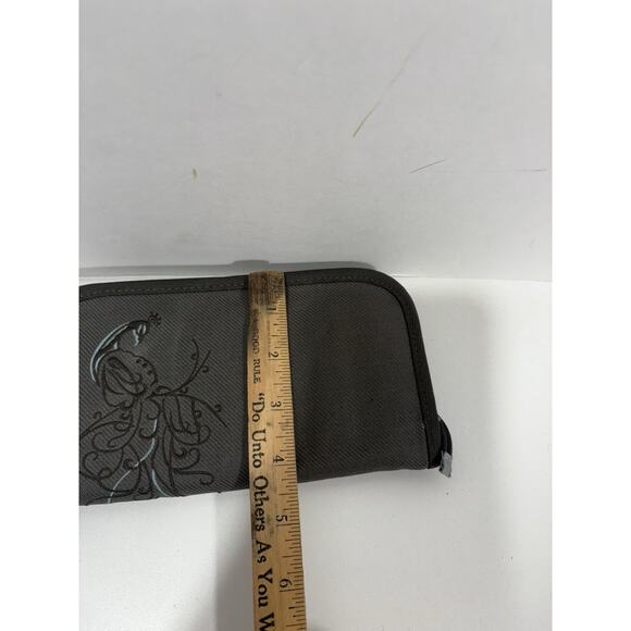 REI Grey Wristlet Wallet 5 Compartments Embroidered Heart Black Stitching - Picture 8 of 8